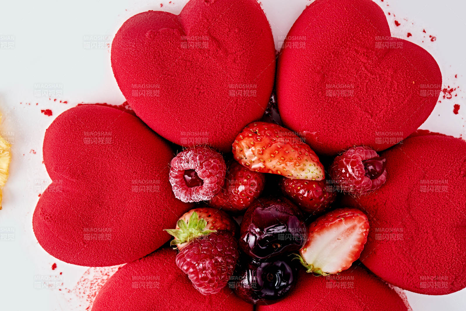 鲜水果抹茶心形奶油慕斯蛋糕图片