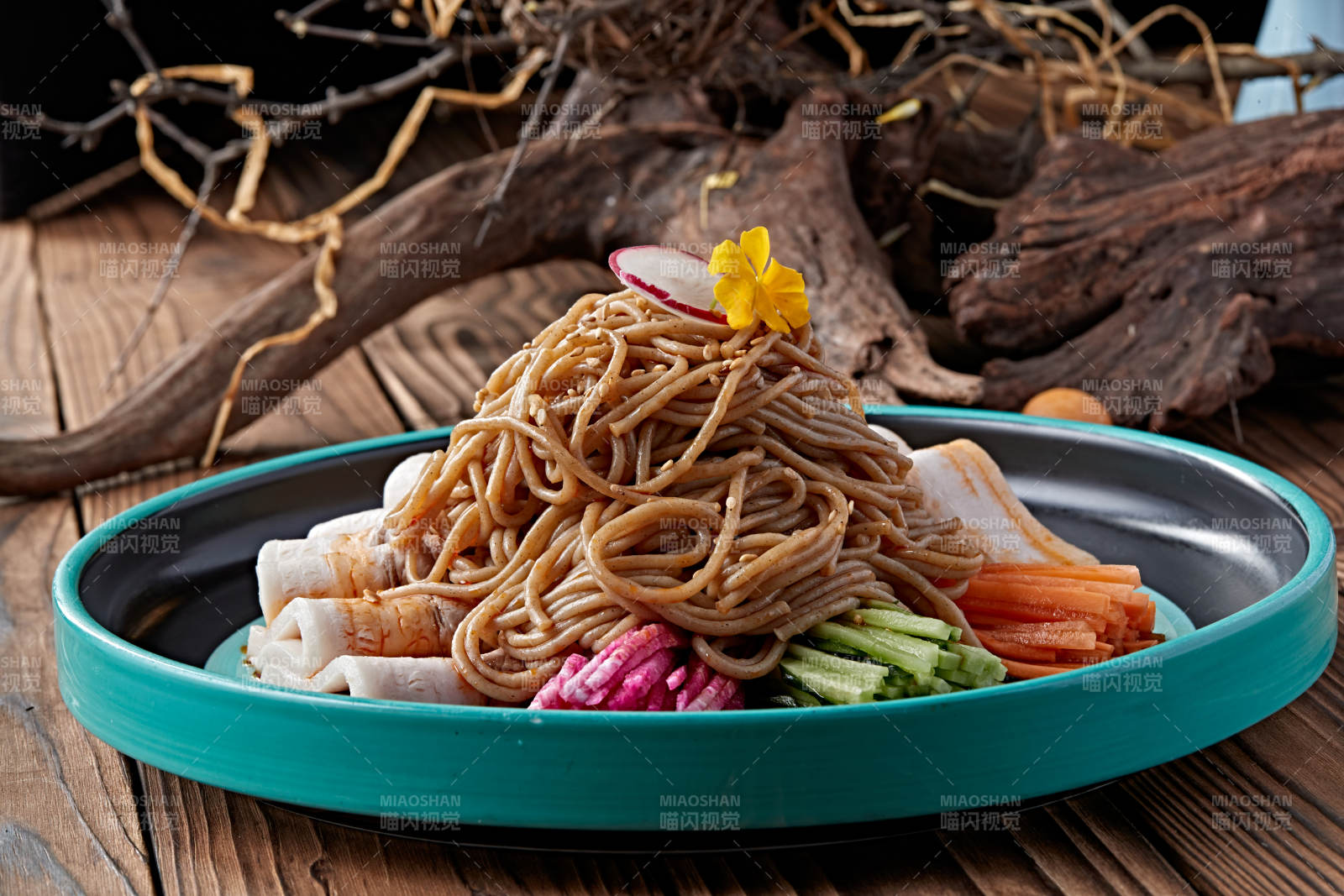 菜丝五花肉凉拌莜面饸饹图片