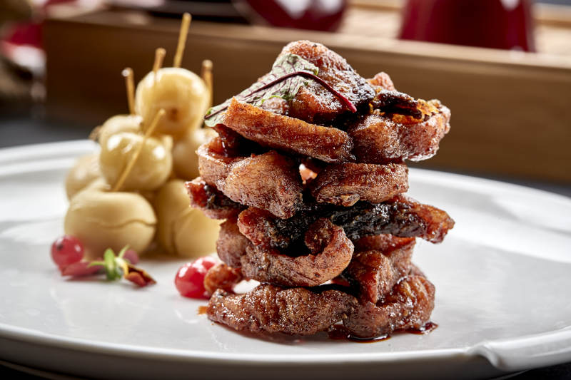 美味凉菜熟山楂配烟熏糟醉鱼图片