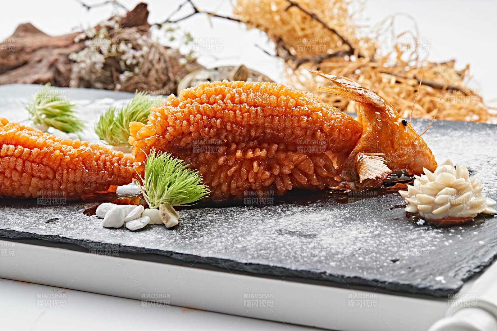 松鼠造型的油炸松鼠鳜鱼图片