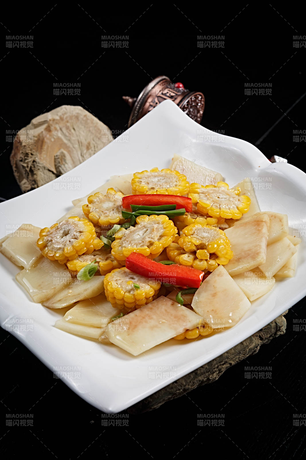 农家土豆炖玉米图片