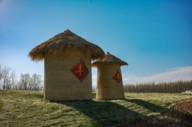 北京海淀稻香花海—稻草屋迎春图片