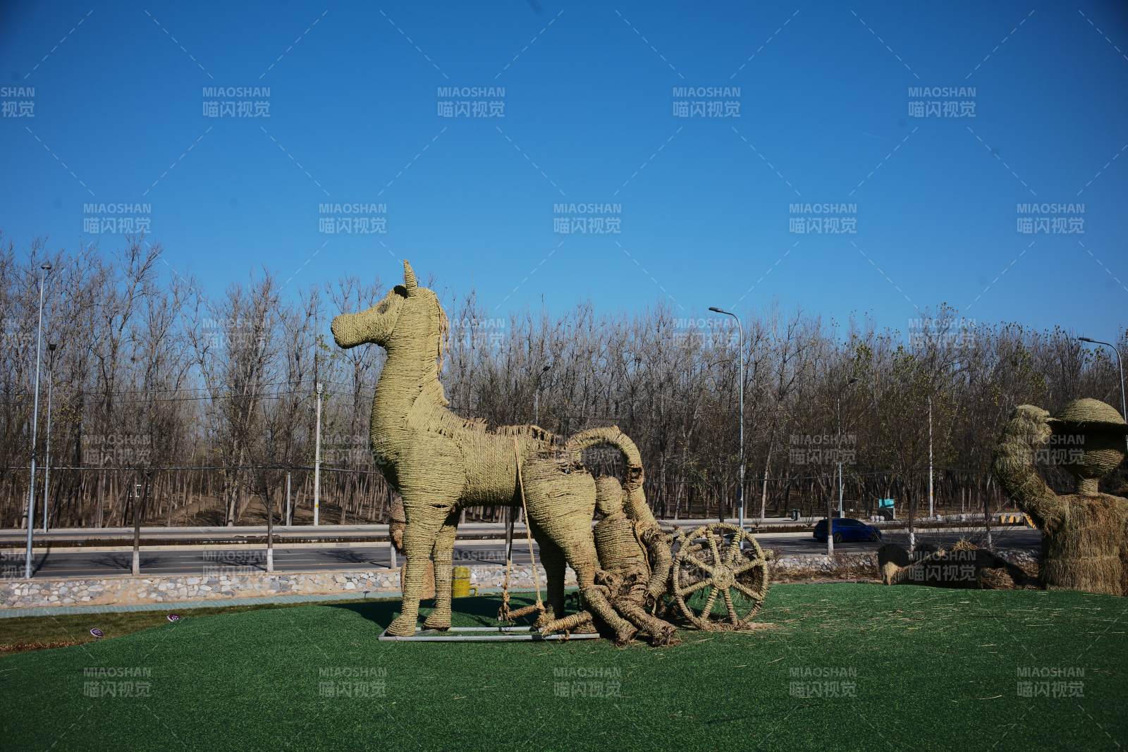 北京海淀稻香花海—草雕马车雕塑图片