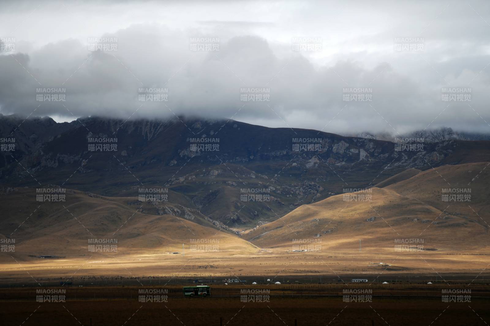 甘南高原云山远景图片