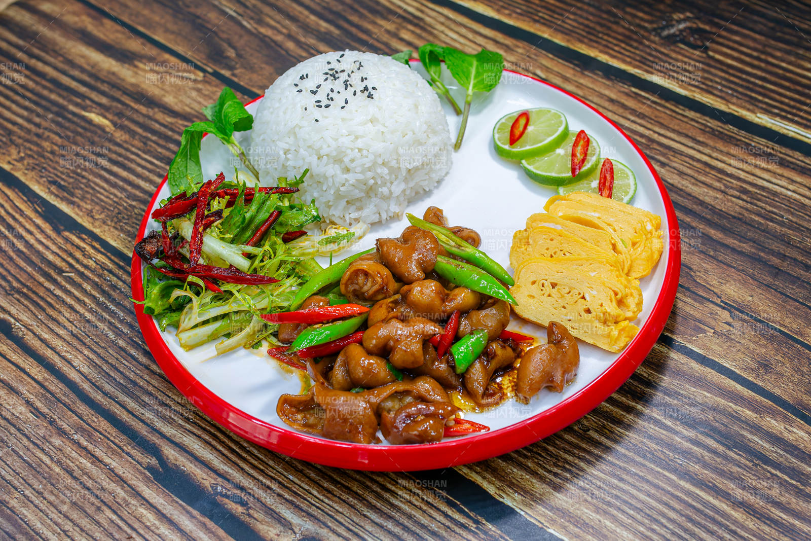 泰式炒鸡配饭图片