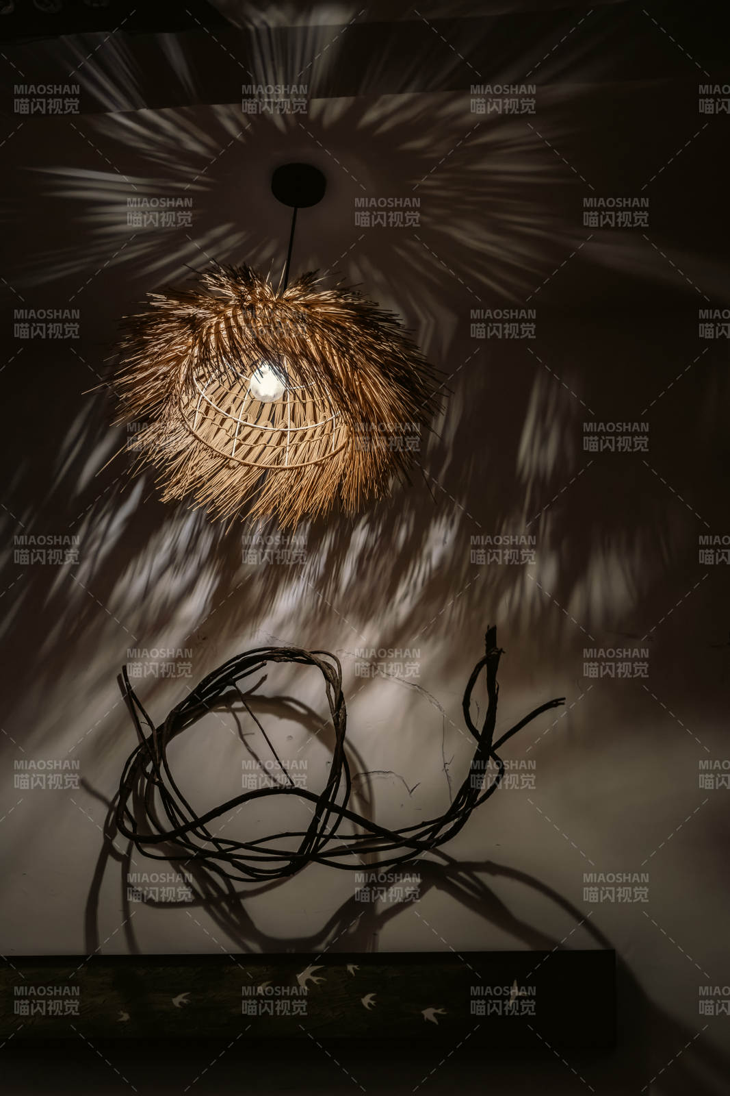 光影编织的静谧夜图片