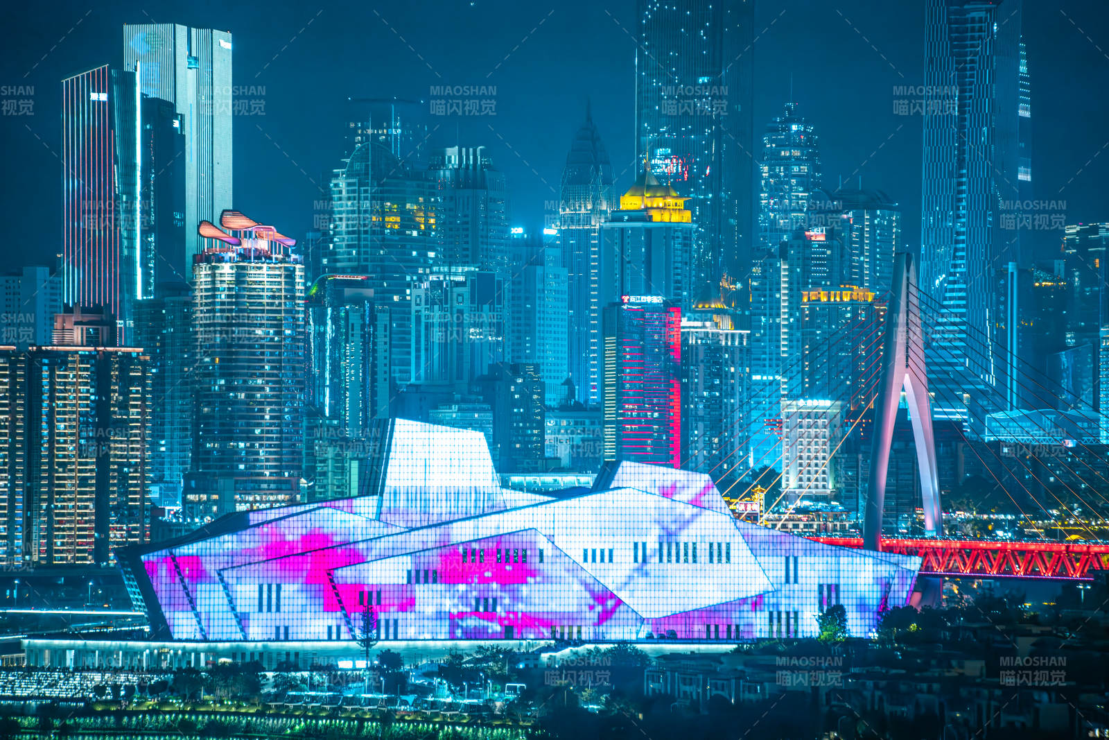 夜幕下的城市地标图片