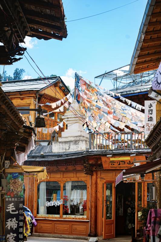 独克宗古城风情街图片