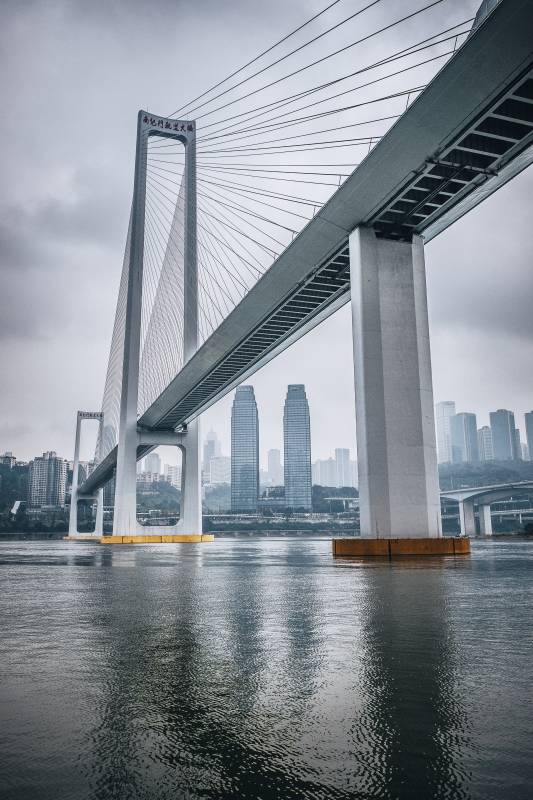 重庆南纪门大桥与长江国际同框图片