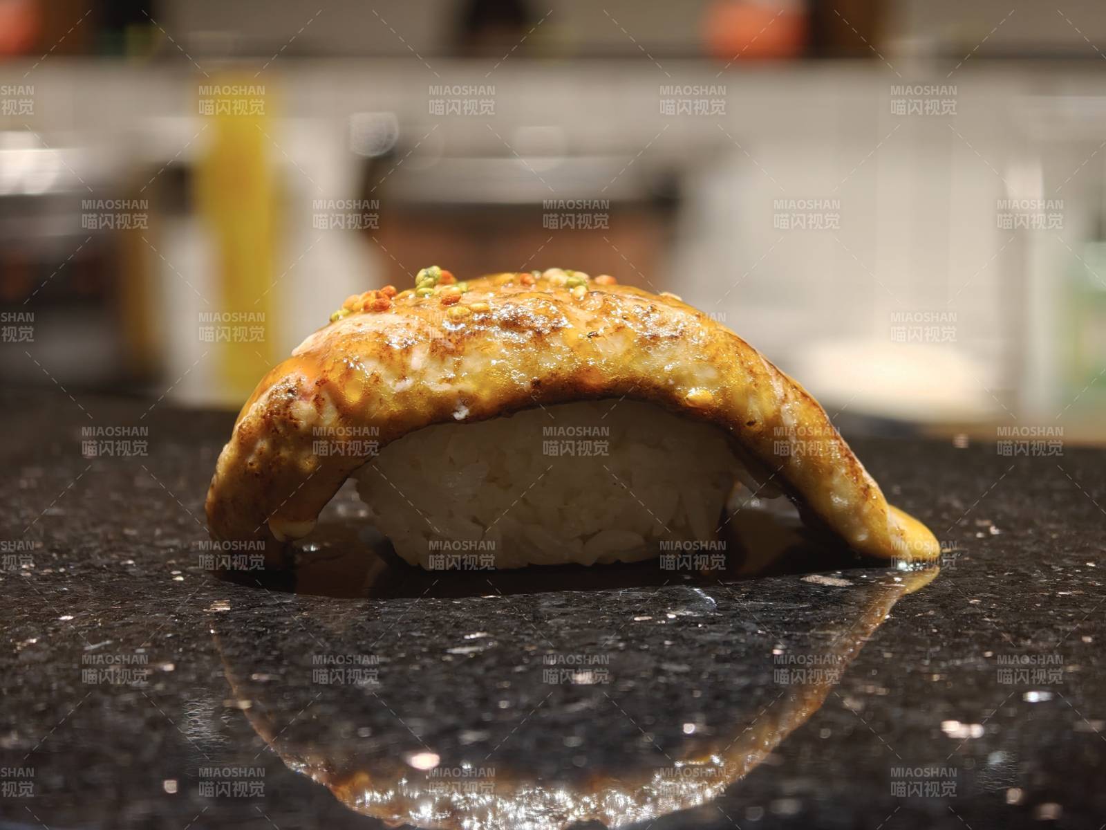 烤鳗鱼寿司鹅肝寿司图片