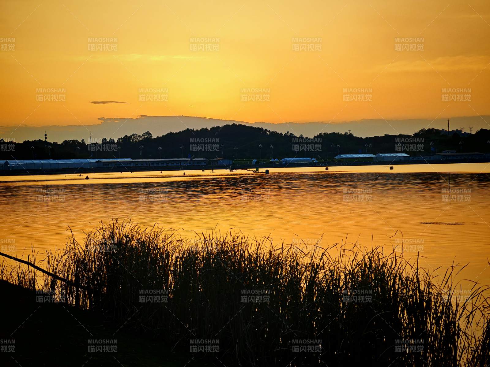 兴隆湖傍晚的日落图片