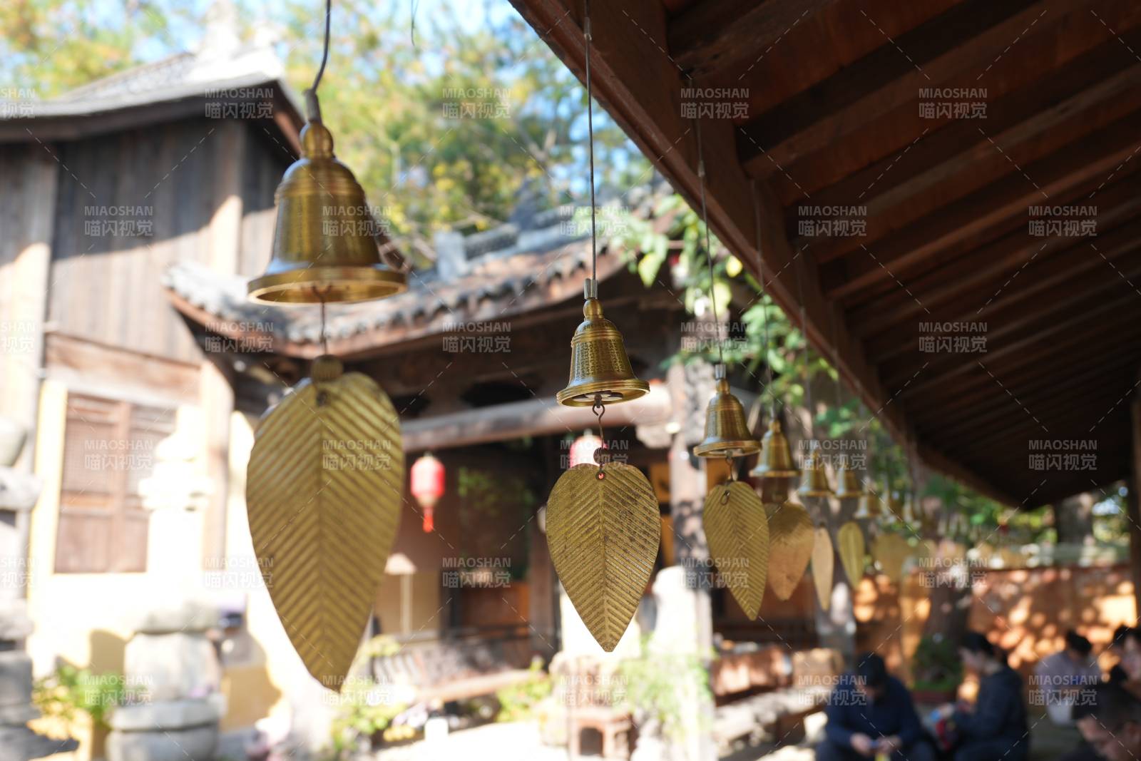 古寺风铃叶影摇图片