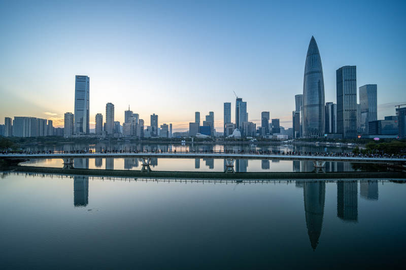 深圳城市天际线倒影图片