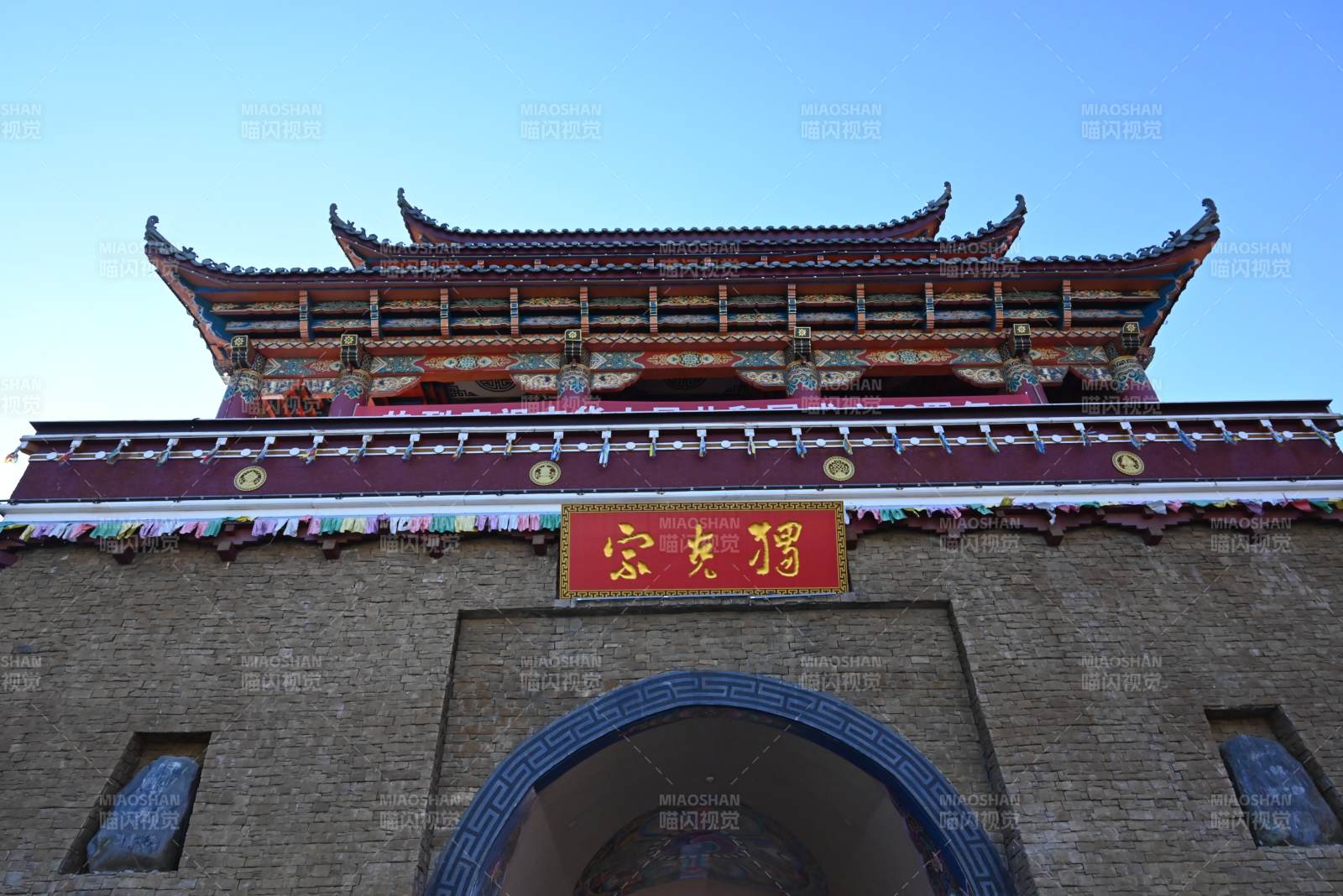 独克宗古城城门图片