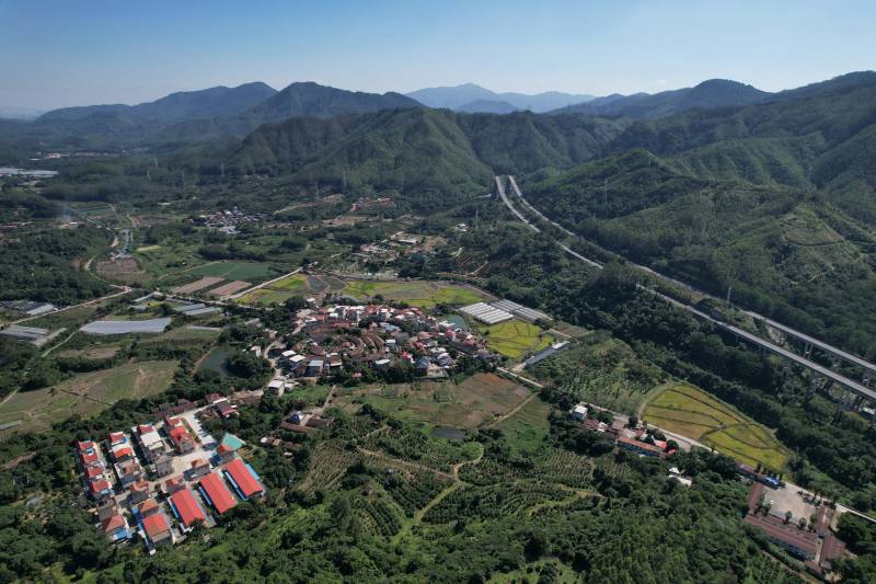 漳州 山间村落风光图片