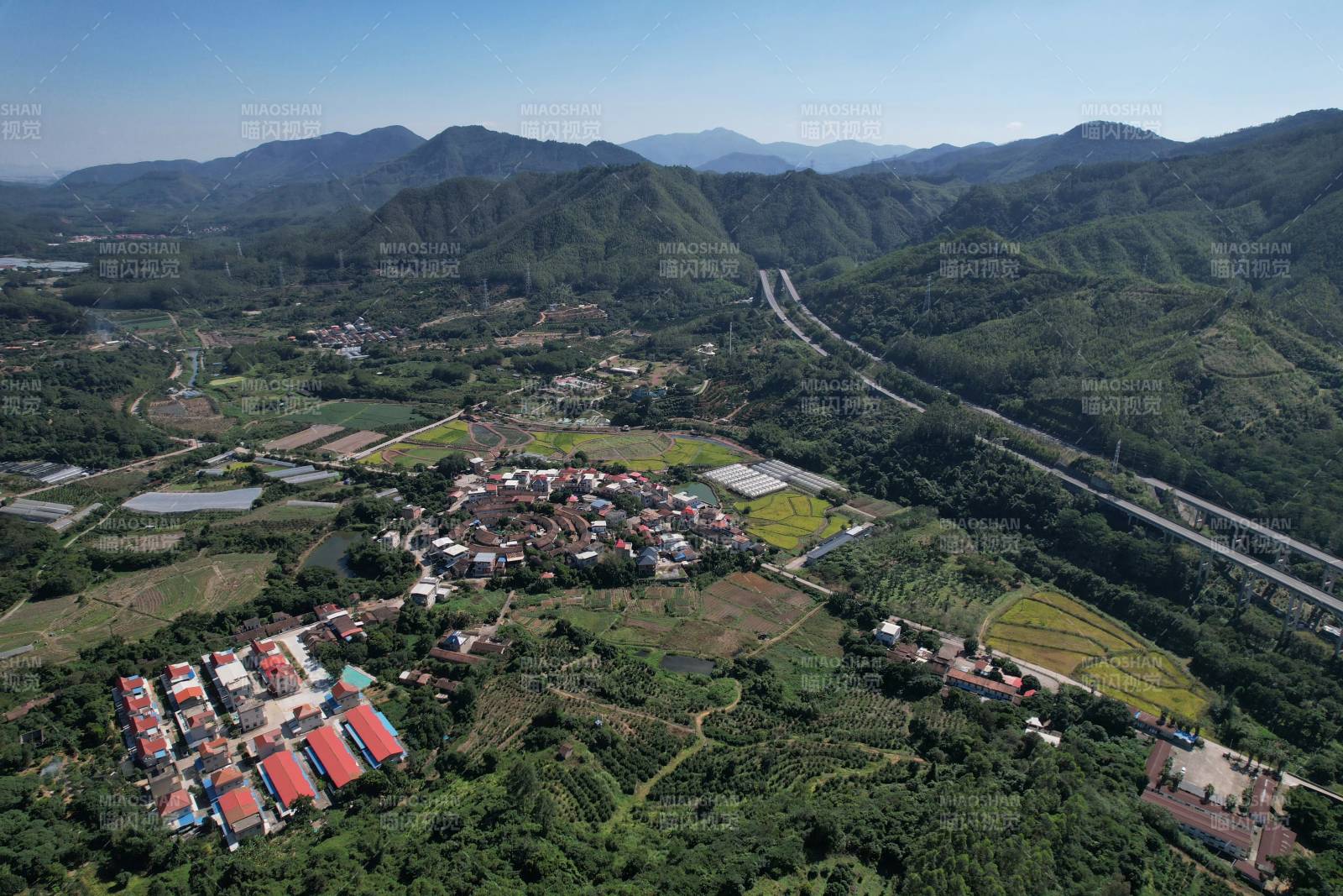 漳州 山间村落风光图片