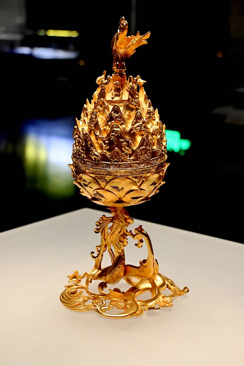 韩国釜山议会代表团赠百济金铜香炉图片