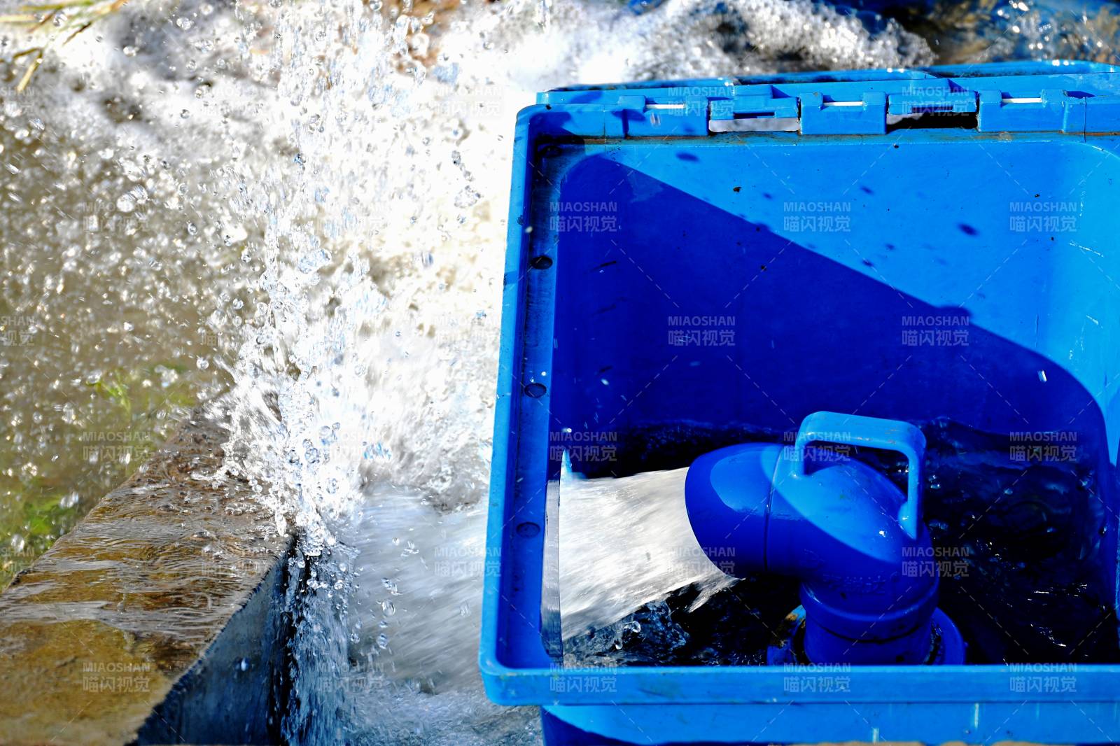 农村新型田头灌溉器图片