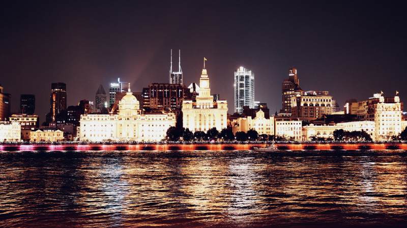 夜幕下的城市灯火图片