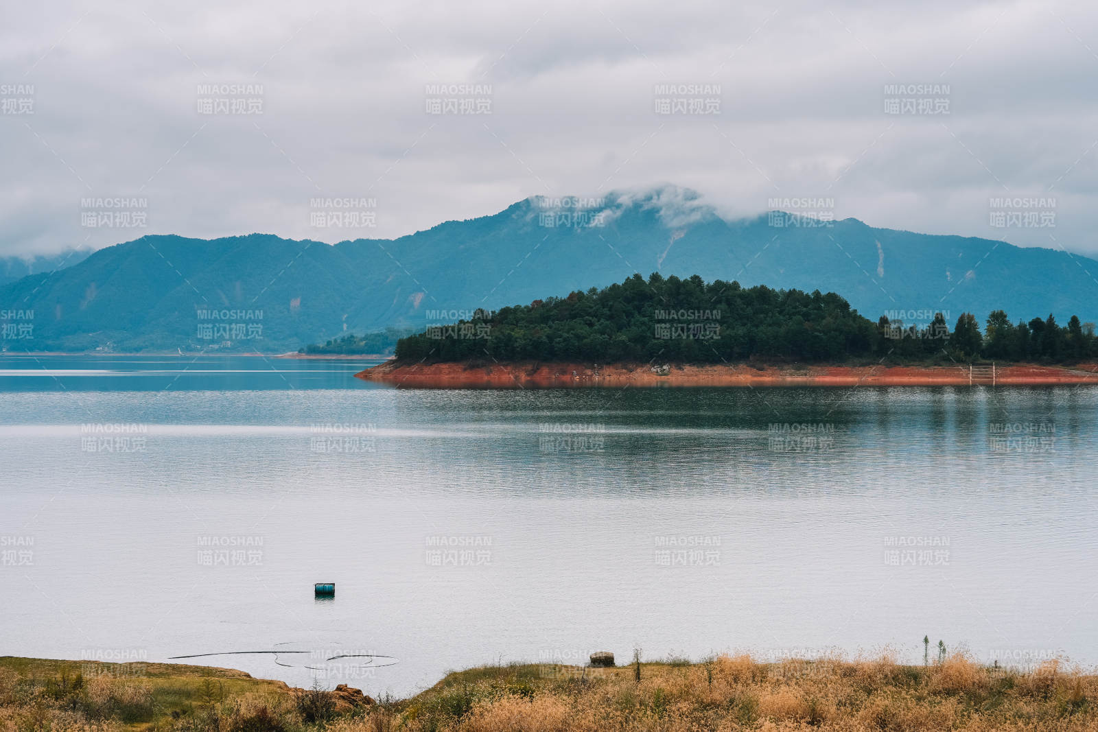 湖光山色静谧美图片