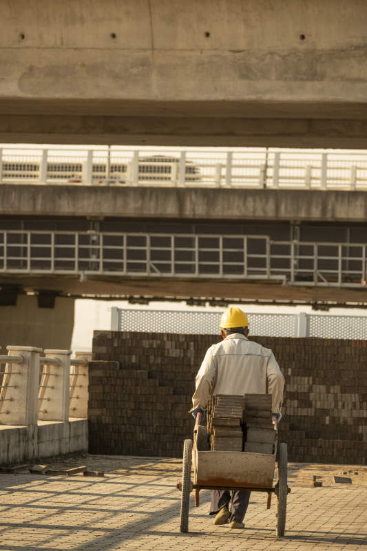 工地搬运工图片