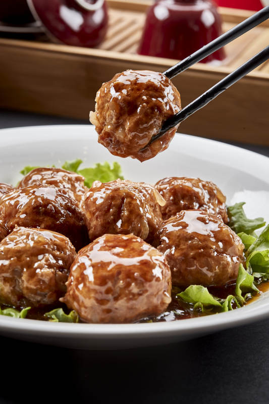 婚宴美食浇汁十全十美大丸子图片