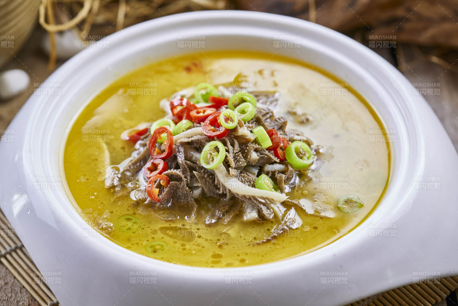 酸汤毛肚丝图片