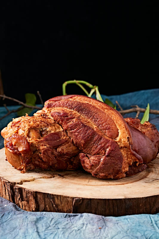 古法烟熏大猪肘肘子图片