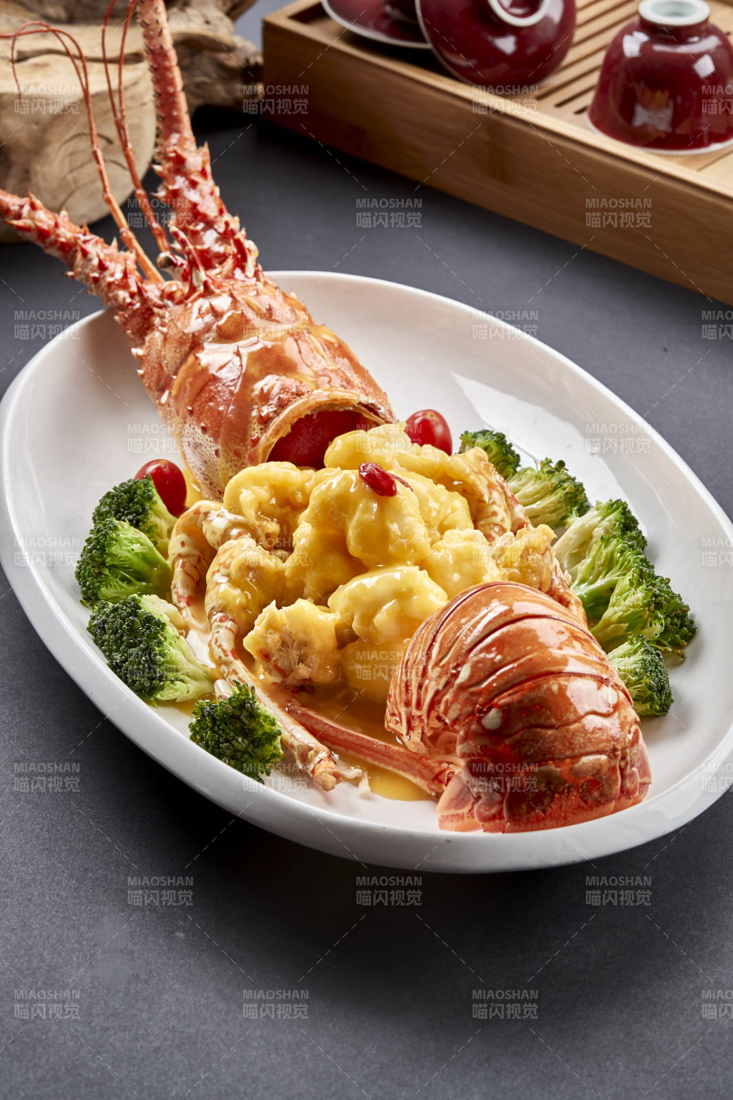 高级海鲜芙蓉炒澳洲大龙虾图片