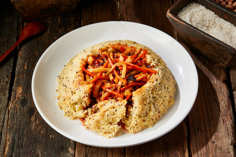 鱼香肉丝配香蒸藜麦小米饭图片