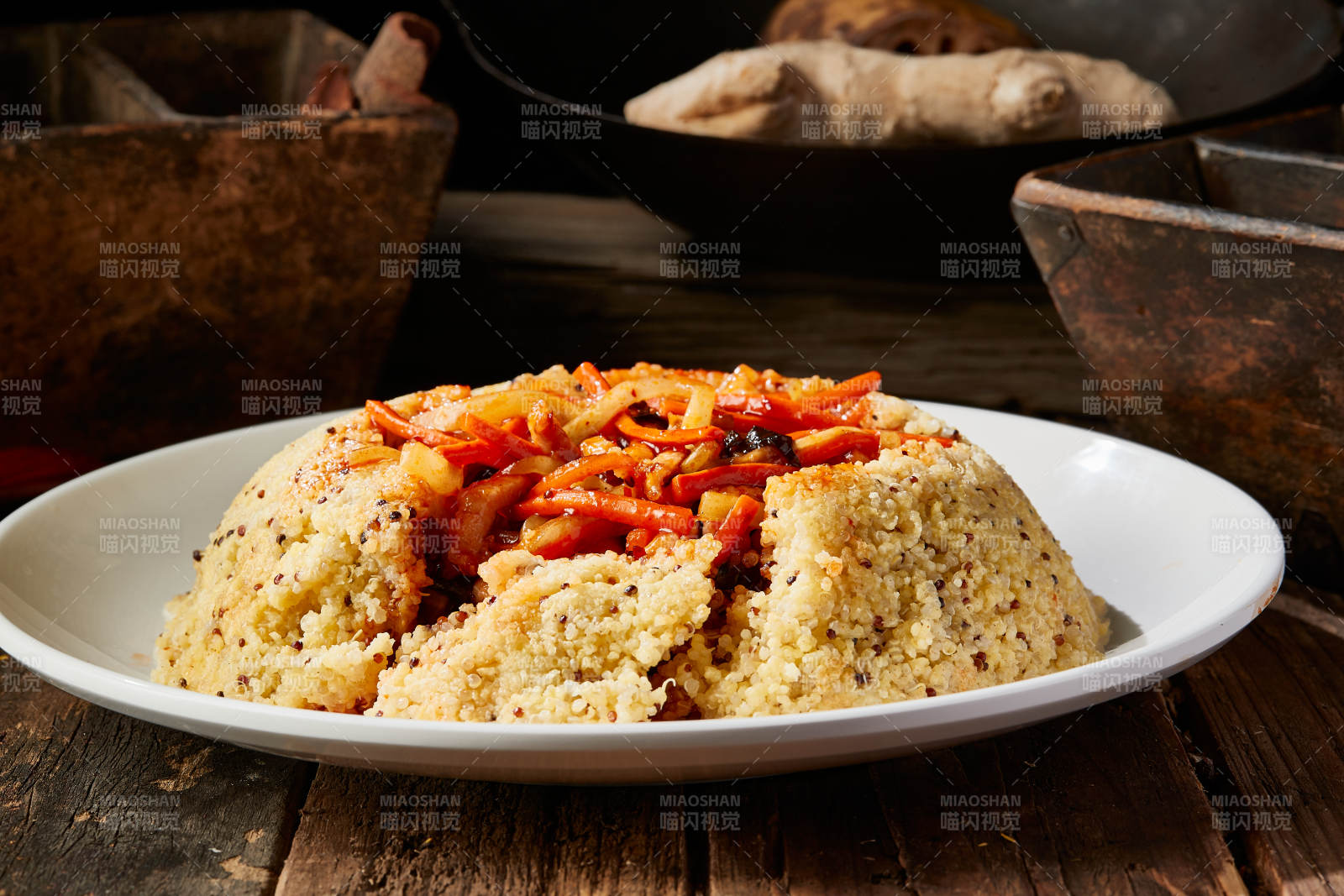 鱼香肉丝配香蒸藜麦小米饭图片