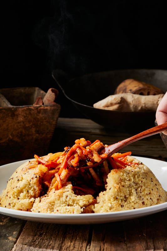 鱼香肉丝配香蒸藜麦小米饭图片