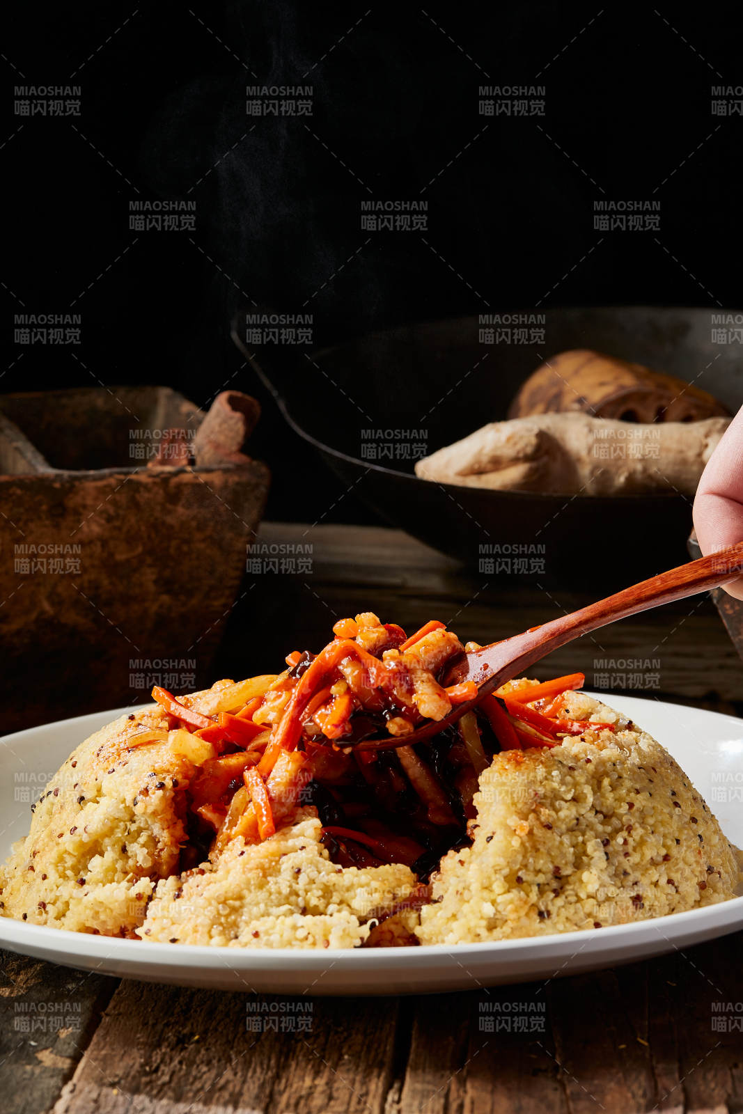 鱼香肉丝配香蒸藜麦小米饭图片