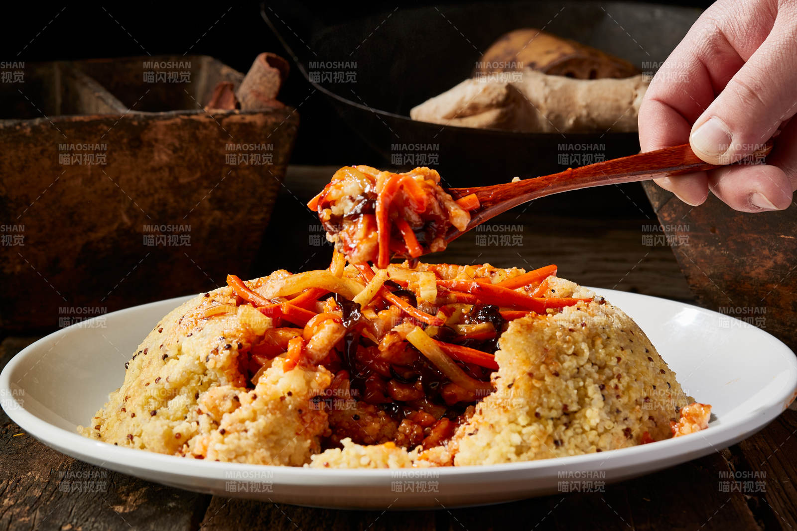 鱼香肉丝配香蒸藜麦小米饭图片