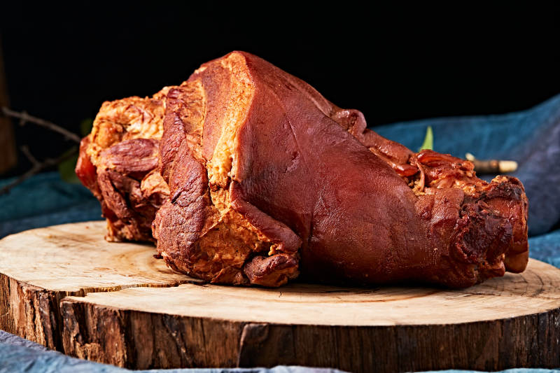 古法烟熏大猪肘肘子图片