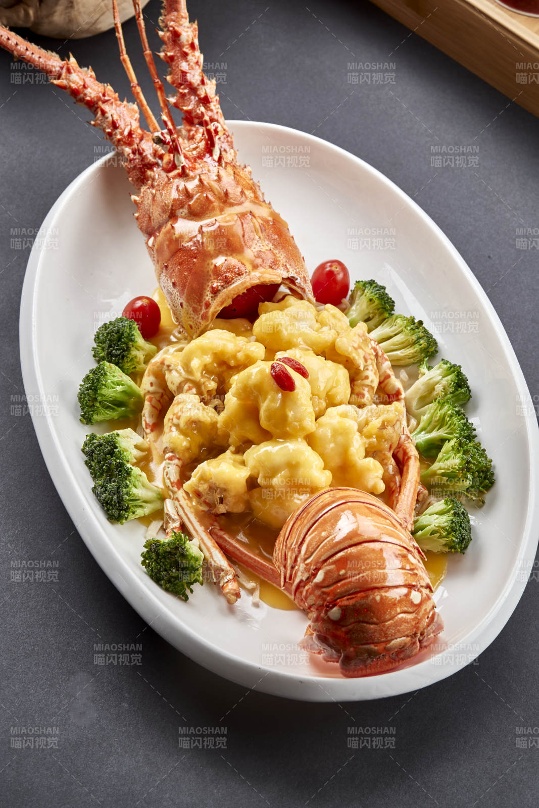 高级海鲜芙蓉炒澳洲大龙虾图片