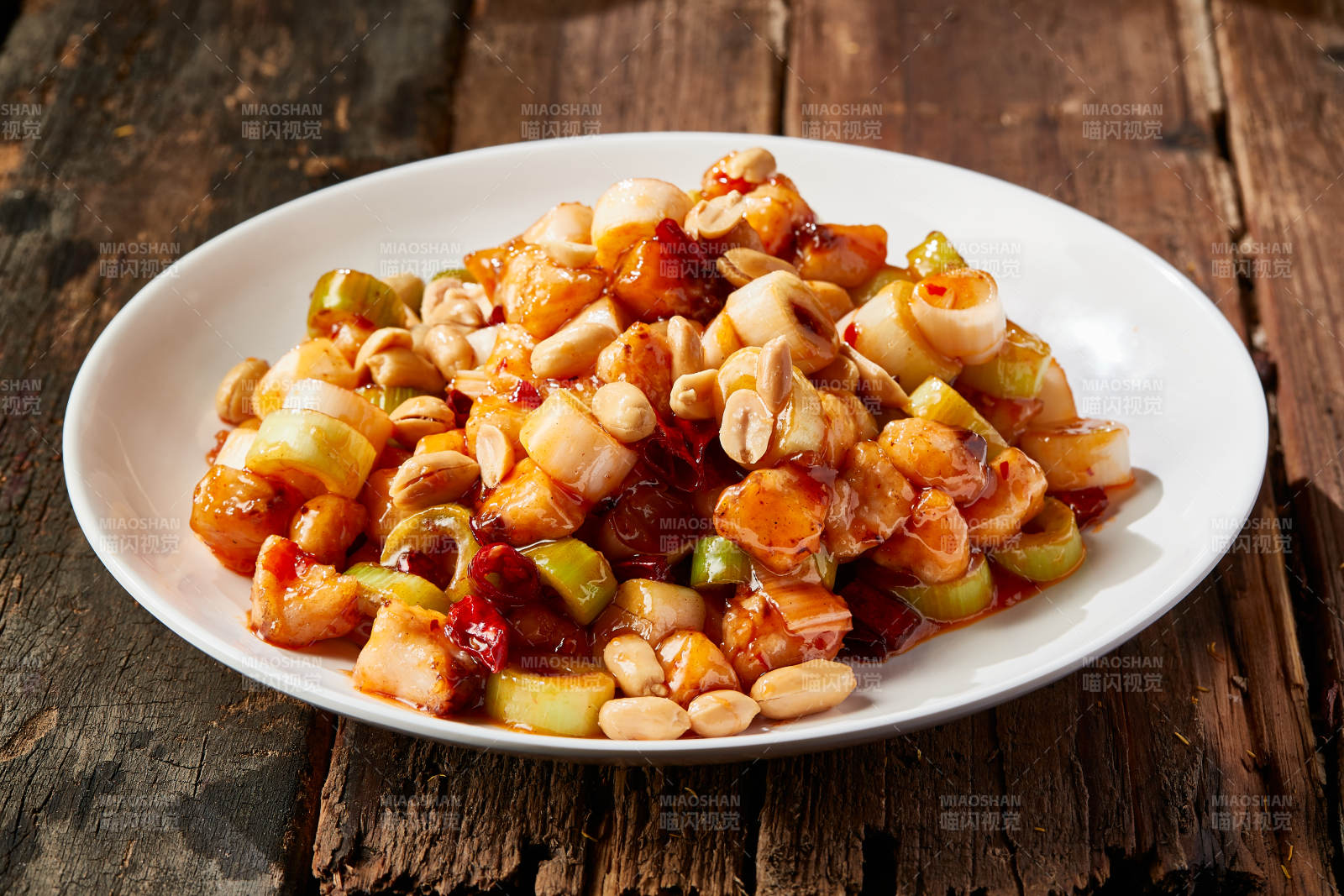 传统菜肴川香宫保鸡丁图片