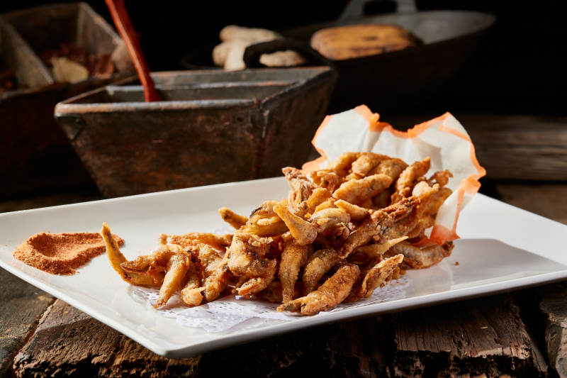 散粉干炸野生小河鱼图片