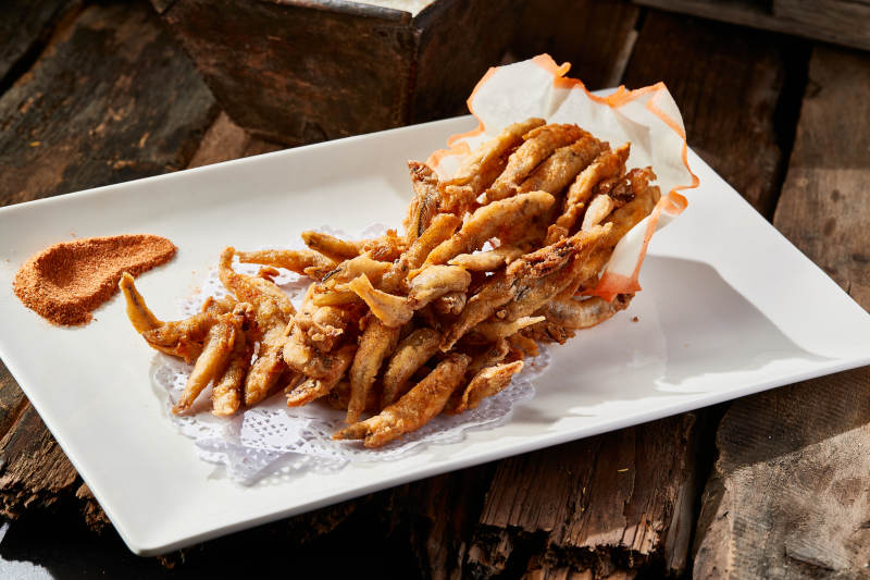 散粉干炸野生小河鱼图片