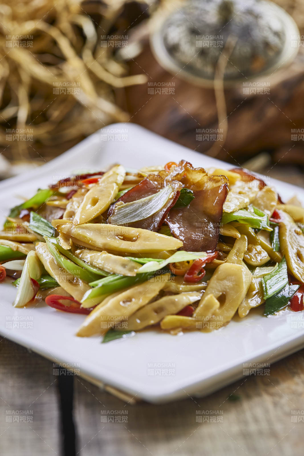 腊肉韭菜煸嫩笋片图片