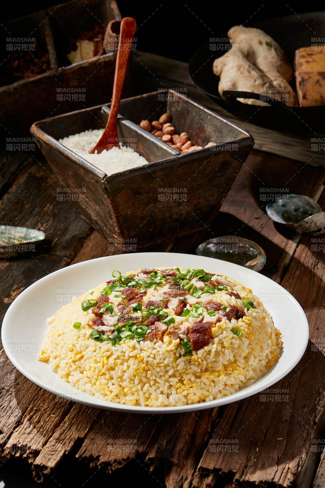 葱香熏鸡蛋炒饭图片