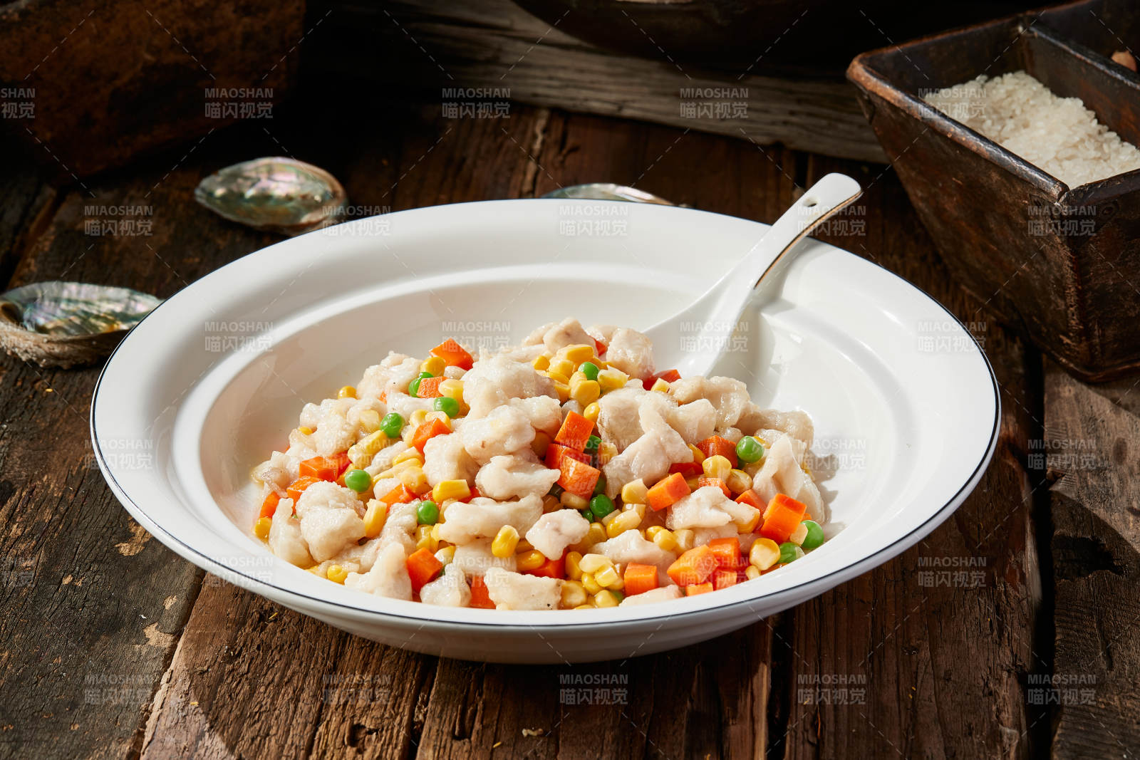 胡萝卜丁玉米粒青豆烩草鱼粒图片