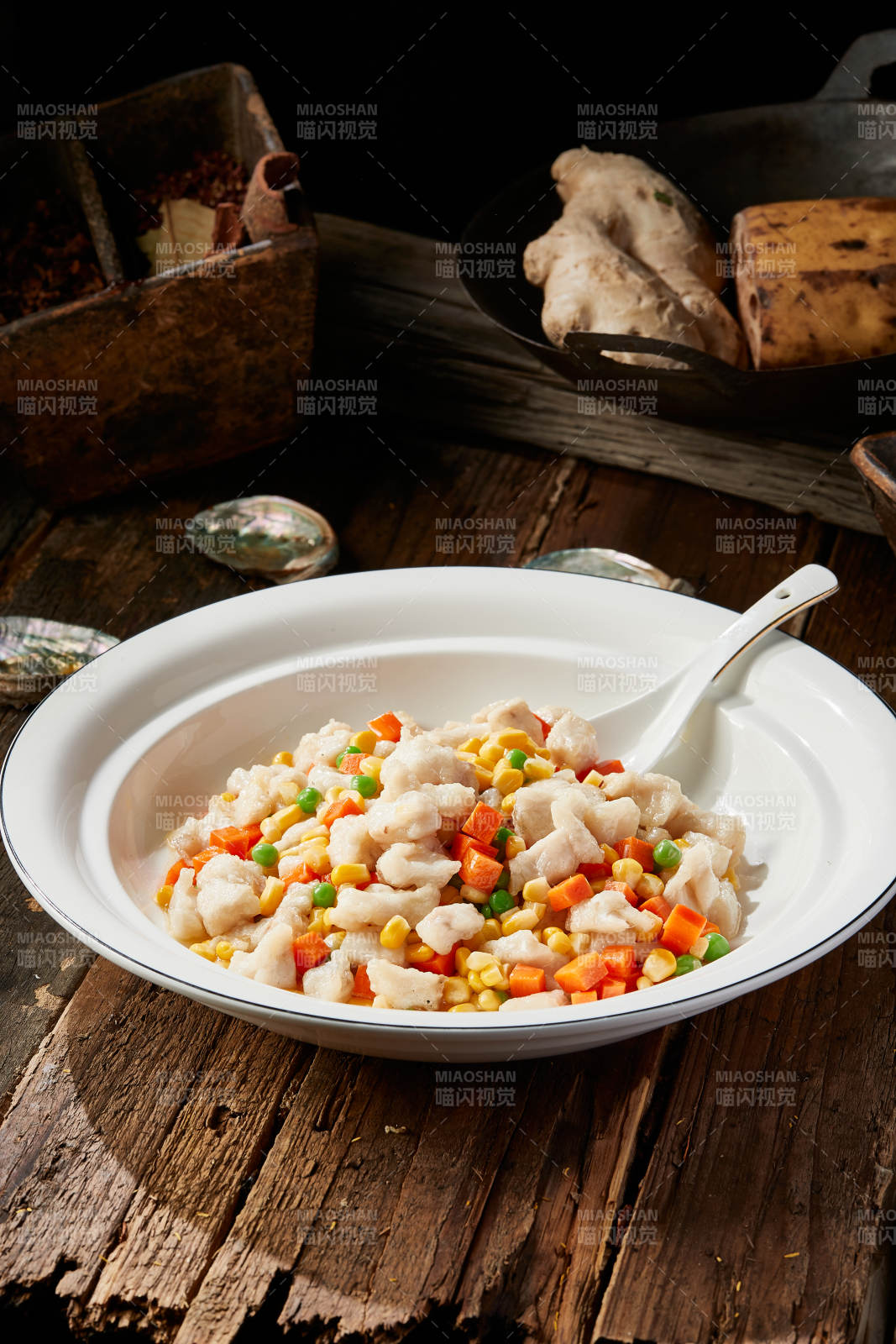 胡萝卜丁玉米粒青豆烩草鱼粒图片