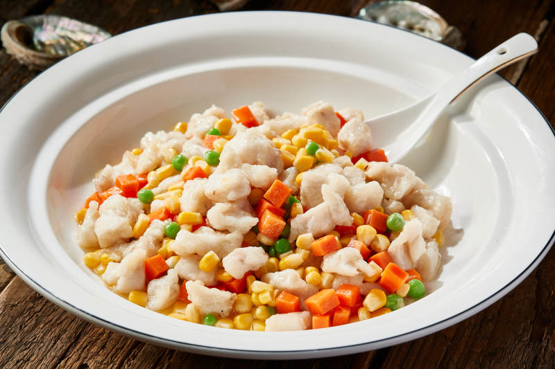 胡萝卜丁玉米粒青豆烩草鱼粒图片