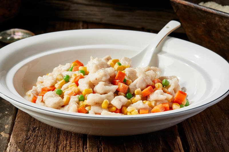 胡萝卜丁玉米粒青豆烩草鱼粒图片