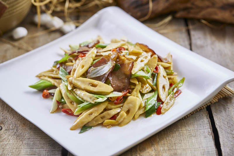 腊肉韭菜煸嫩笋片图片