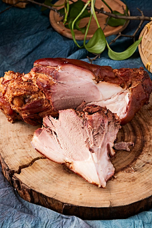 古法烟熏大猪肘肘子图片