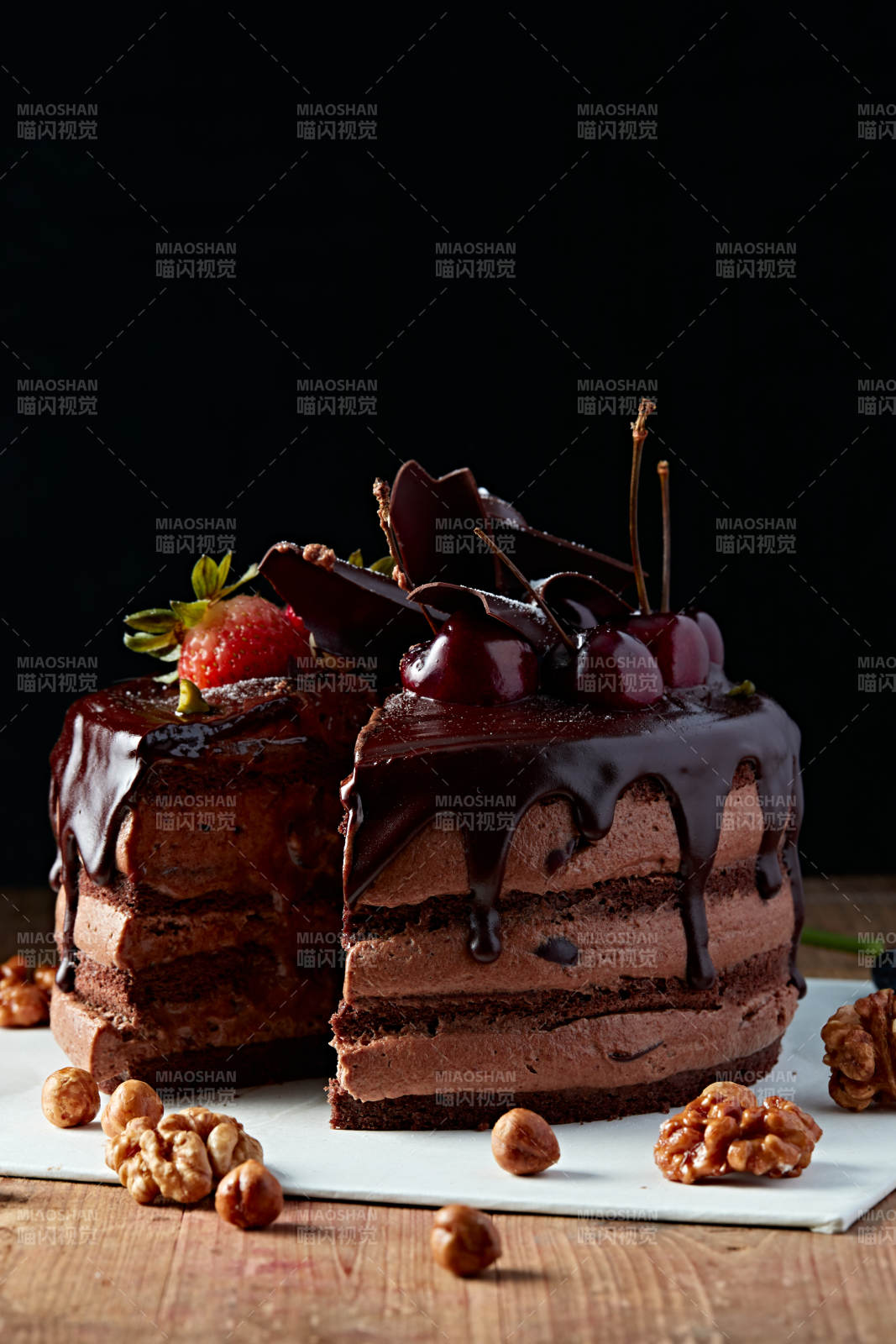 蓝莓草莓车厘子巧克力鲜奶慕斯生日蛋糕图片