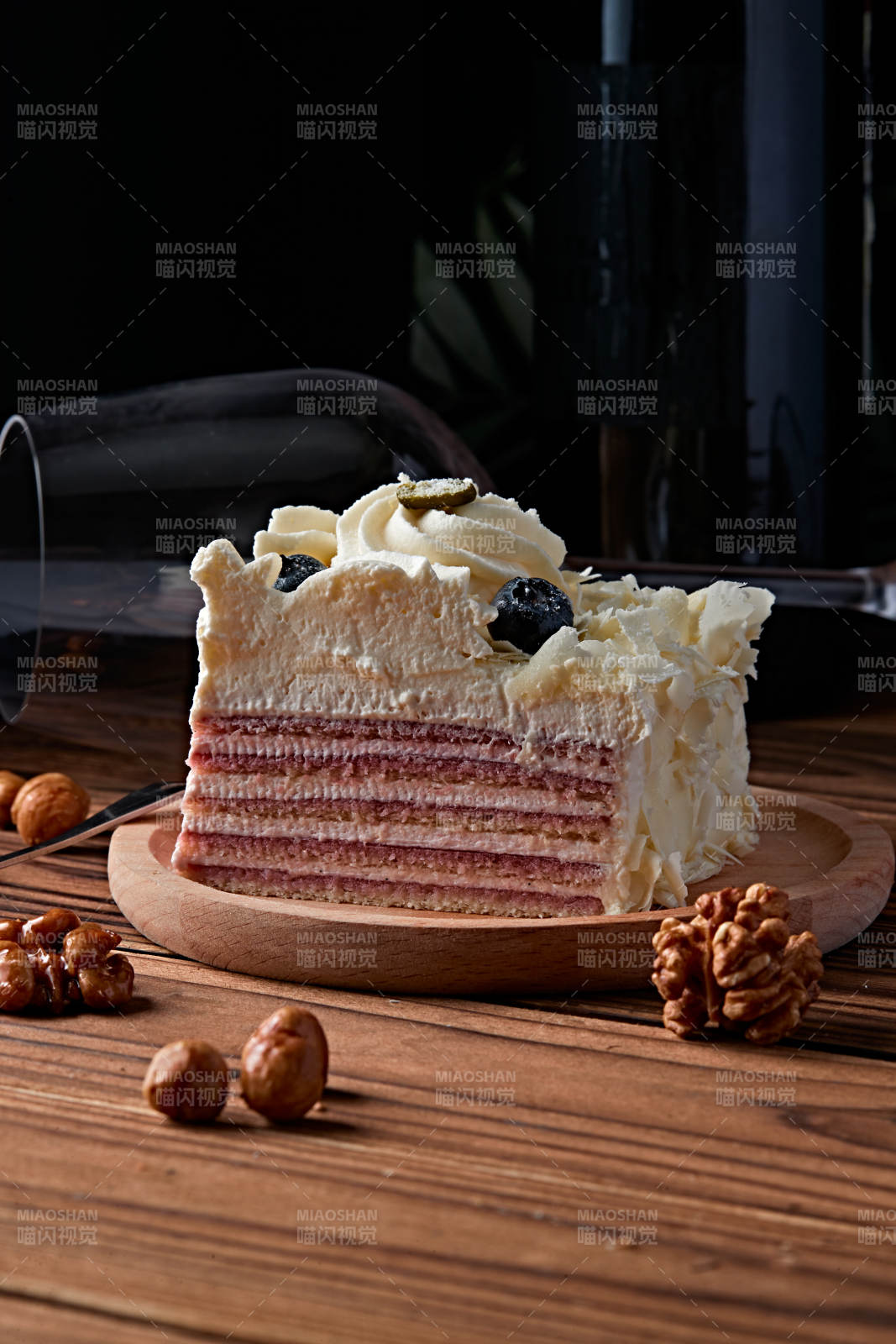 蓝莓白巧克力鲜奶慕斯榴莲蛋糕图片