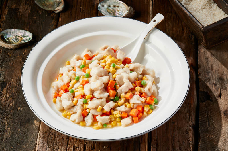 胡萝卜丁玉米粒青豆烩草鱼粒图片